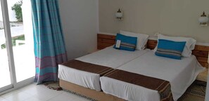 Phòng đôi | Bàn, màn/rèm cản sáng, bàn ủi/dụng cụ ủi quần áo 