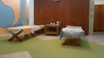 Un sauna, baño turco, tratamientos corporales, masajes deportivos