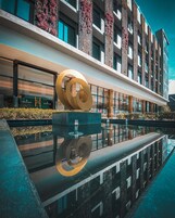 Fachada de la propiedad por la tarde o noche