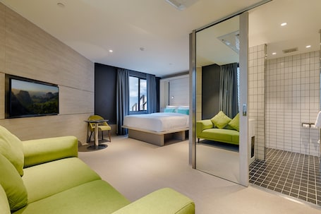 Ducha, secador de pelo, bidet, toallas