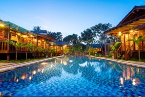 Outdoor pool - Anna Pham Bungalow (Phu Quoc)
