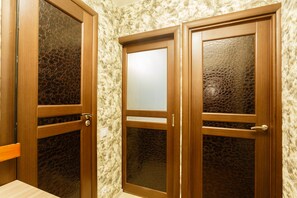 Flat-screen TV - Brusnika Apartment Tsaritsyno Business (Moscow)