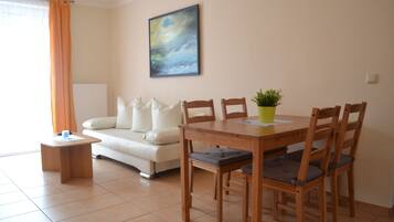 Condo, 2 phòng ngủ (incl. cleaning fee 40 EUR) | Khu phòng khách | TV màn hình phẳng