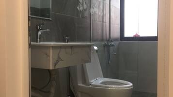 Single Room | Bathroom | Shower, free toiletries, hair dryer, slippers