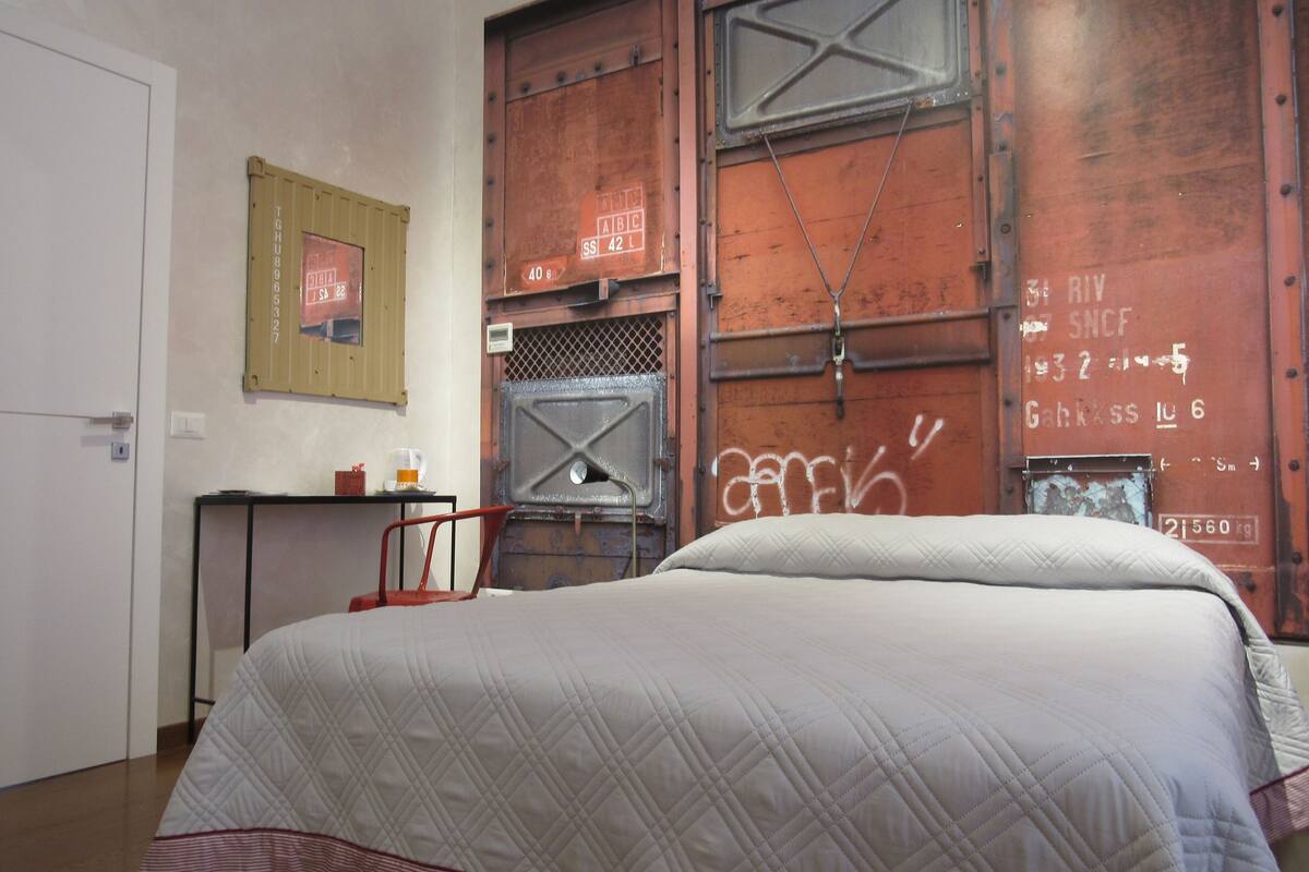 Superior Double Room, City View (In Treno)
