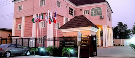 Fachada de la propiedad