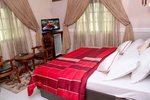 Deluxe Room | Individually decorated, individually furnished, laptop workspace - Queensgate Continental Hotel and Suites (Port Harcourt)