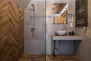 Shower, towels - Dom Tatrzanski Ewa Deluxe (Koscielisko)
