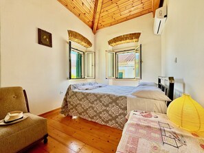 5 bedrooms, in-room safe, iron/ironing board, travel cot