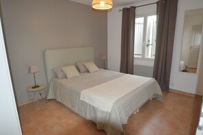 3 slaapkamers, een strijkplank/strijkijzer, gratis wifi