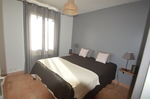 3 chambres, fer et planche à repasser, Wi-Fi gratuit