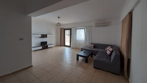 Unclassified image, 2 of 14, button - BO024 Bodrum (Bodrum)