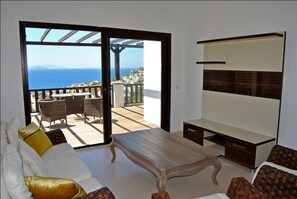 Villa | In-room dining