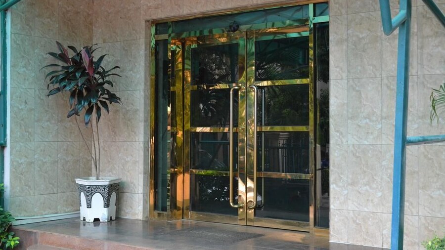 Gracious Hotel