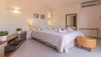 3 slaapkamers, een strijkplank/strijkijzer, reisbedje, gratis wifi