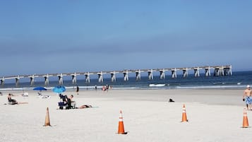 Beach nearby, sun loungers, beach towels