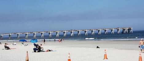Beach nearby, sun-loungers, beach towels