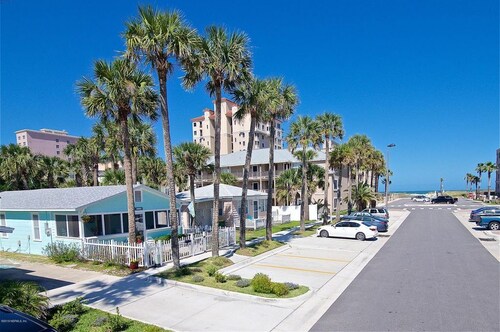 Beachy Cottage by the sea