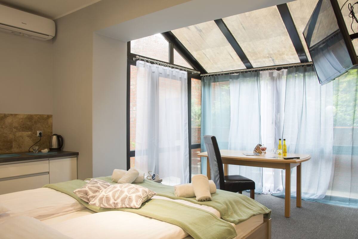 Habitación, vista al jardín | 1 habitación, escritorio, insonorización y wifi gratis