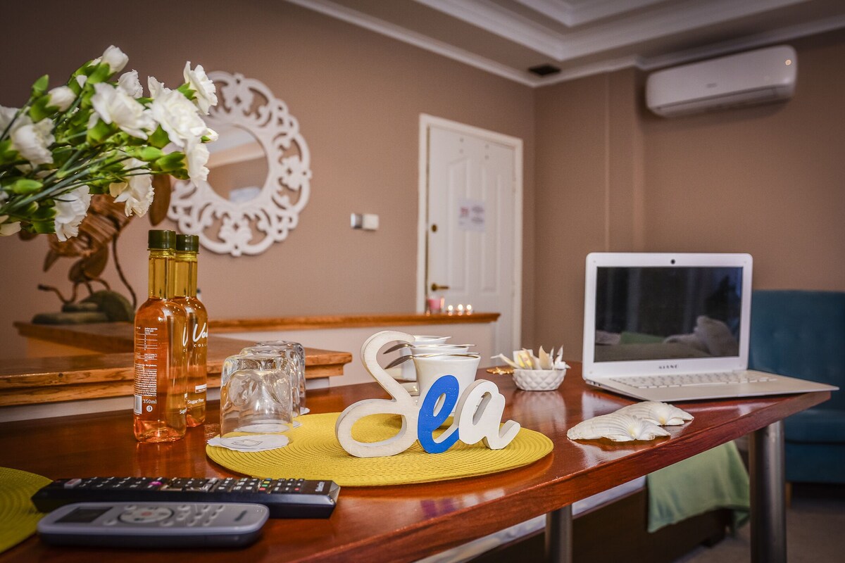Duplex | Living area | Flat-screen TV