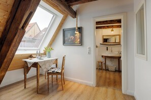 Classic Triple Room, 1 King Bed with Sofa bed, Non Smoking | Hypo-allergenic bedding, individually decorated, individually furnished - Weinhotel Oechsle&Brix (Sommerhausen)