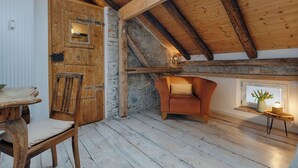 Comfort Room, Non Smoking | Hypo-allergenic bedding available, blackout drapes, WiFi (free) - homie hotel oechsle & brix (Sommerhausen)