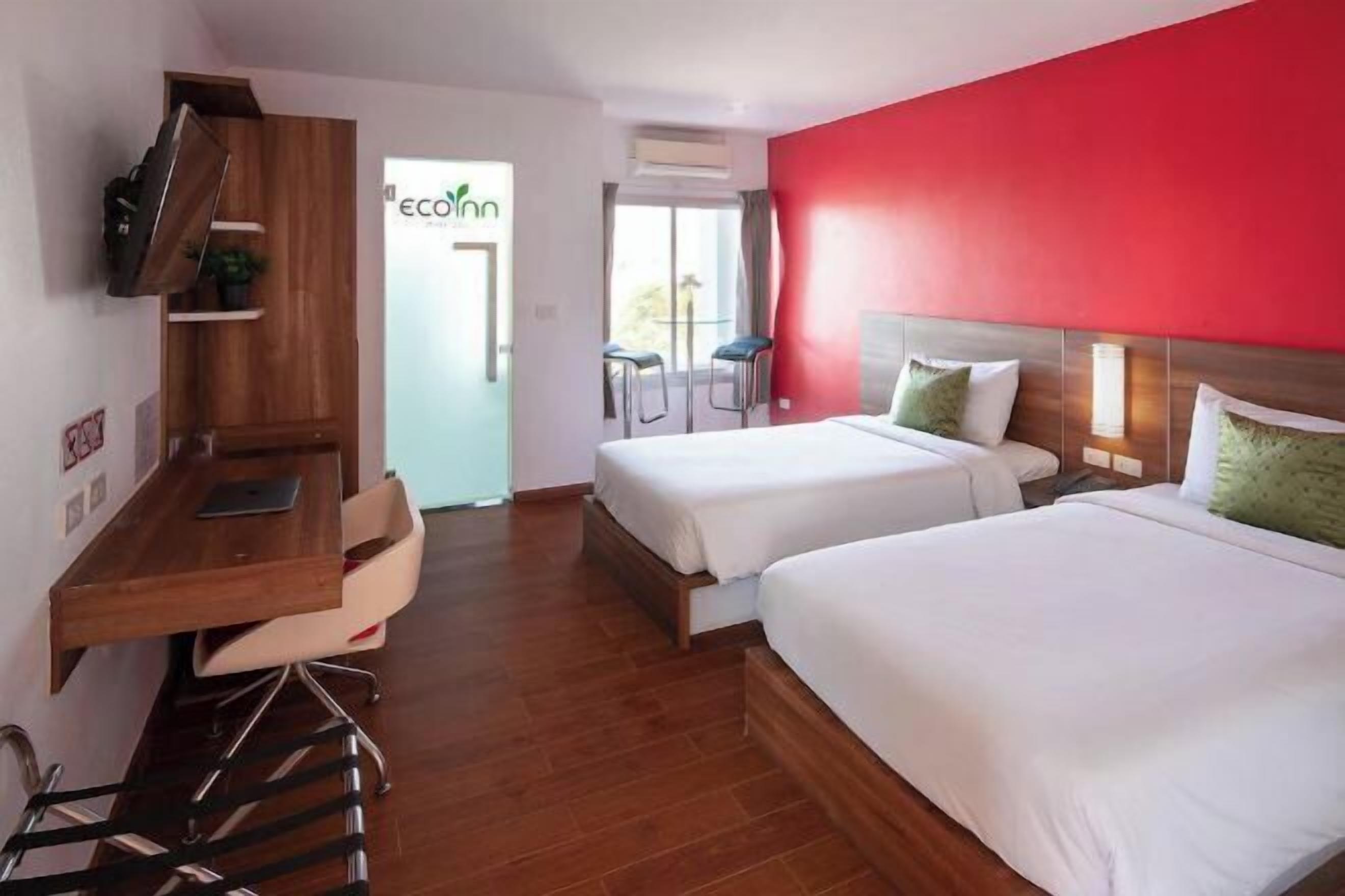 Safe på rommet, skrivebord og skrivebord for bærbar PC