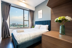 Apartamento Signature, 3 habitaciones, vistas al río | Colchones con acolchado adicional y mobiliario individual