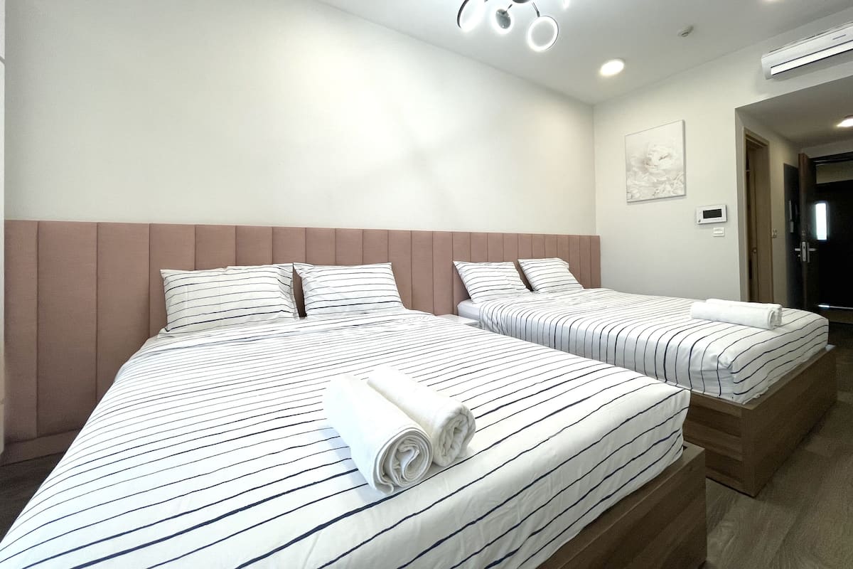 Family Studio, 2 Queen Beds, City View
