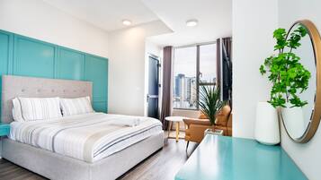 Monolocale Standard, 1 letto queen, vista città | Materassi a doppio strato, insonorizzazione, ferro/asse da stiro