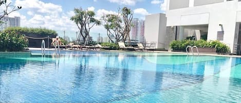 Kolam renang infinity