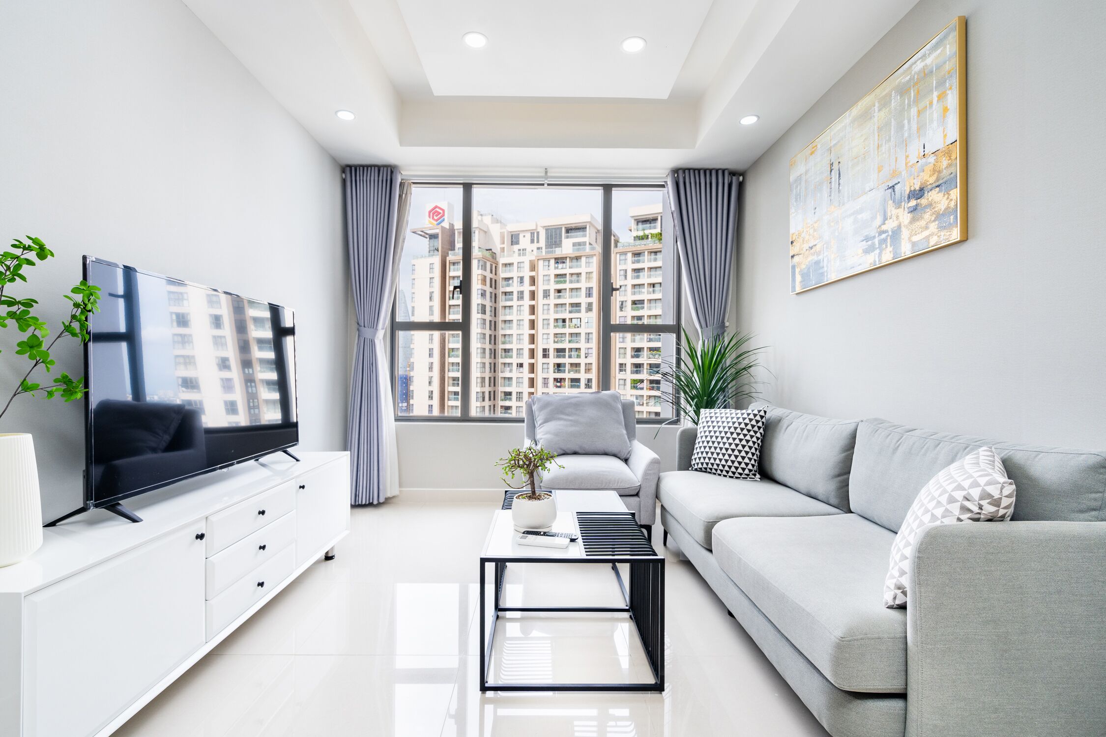 Apartamento grand, 2 quartos | Área de estar | Smart TV 43 polegadas com canais digitais, TV, Netflix