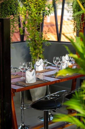 Bar panoramico, con vista sul giardino, aperto tutti i giorni