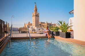 Outdoor pool, pool loungers