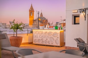 Poolside bar - Joya del Casco Boutique Hotel (Seville)