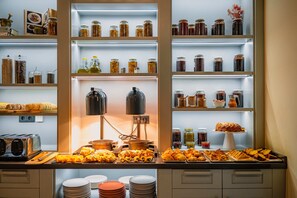 Tägliches inbegriffenes einheimisches Frühstück