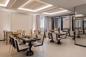 Daily buffet breakfast for a fee - Room Mate Collection Filippo, Rome-Fontana di Trevi (Rome)