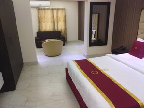 Phòng đôi hoặc 2 giường đơn Superior | Bộ đồ giường cao cấp, nệm có lớp đệm bông, két bảo mật tại phòng