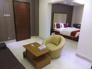 Superior Double or Twin Room | Peralatan tempat tidur premium, tilam berlapik, peti besi dalam bilik 