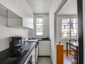 Fridge, microwave, oven, dishwasher - Lovely flat with terrace (Paris)