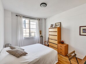 2 slaapkamers, een strijkplank/strijkijzer, internet, beddengoed