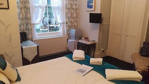 Cots/infant beds, free WiFi