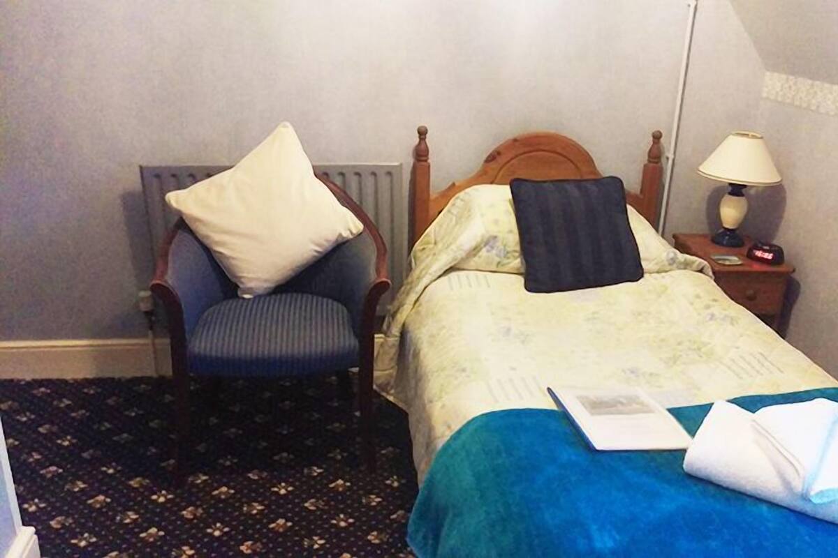 Cots/infant beds, free WiFi