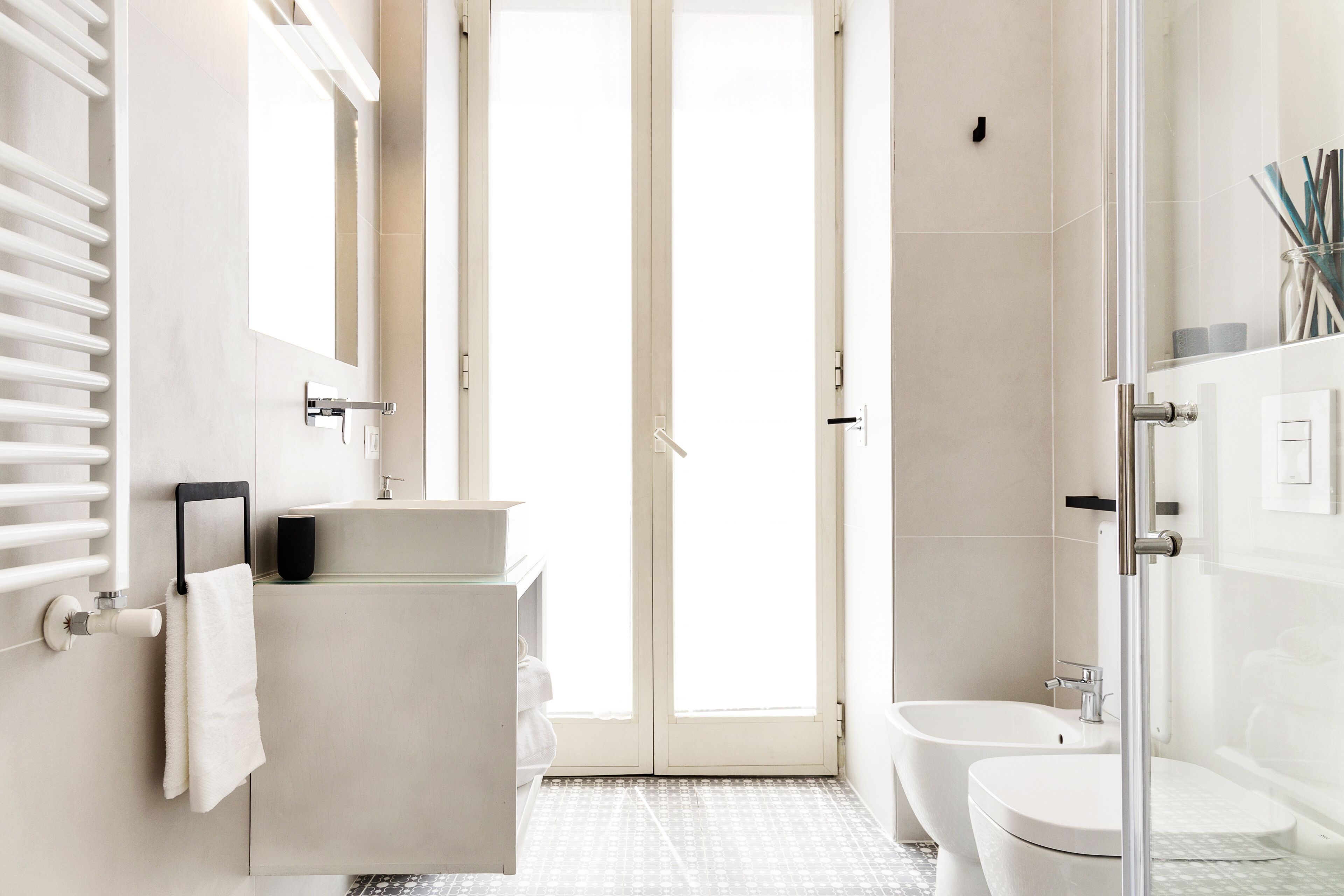Apartamento, 2 habitaciones | Baño | Ducha, cabezal de ducha tipo lluvia, secador de pelo y bidé
