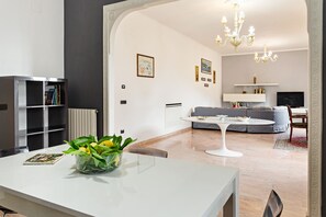 Apartment, 4 Bedrooms | In-room dining - Salvator Rosa Metro Station Flat (Naples)