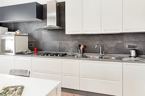 Apartment, 4 Bedrooms | Private kitchen | Full-sized fridge, microwave, oven, stovetop - Salvator Rosa Metro Station Flat (Naples)