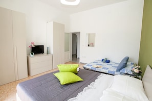 Apartment, 2 Schlafzimmer | 2 Schlafzimmer, Bügeleisen/Bügelbrett, kostenloses WLAN, Bettwäsche