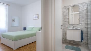 2 bedrooms, iron/ironing board, bed sheets