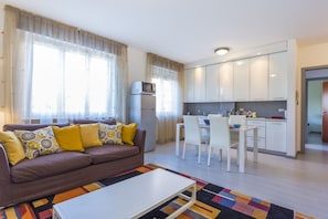 Apartment, 1 Bedroom | Living area
