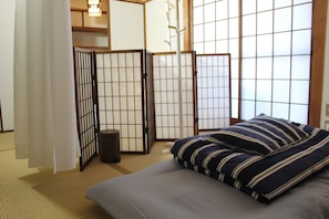 Kamar Tradisional, hanya perempuan, Bebas Asap Rokok (Japanese Style, Shared Dormitory) | Wi-Fi gratis dan seprai linen